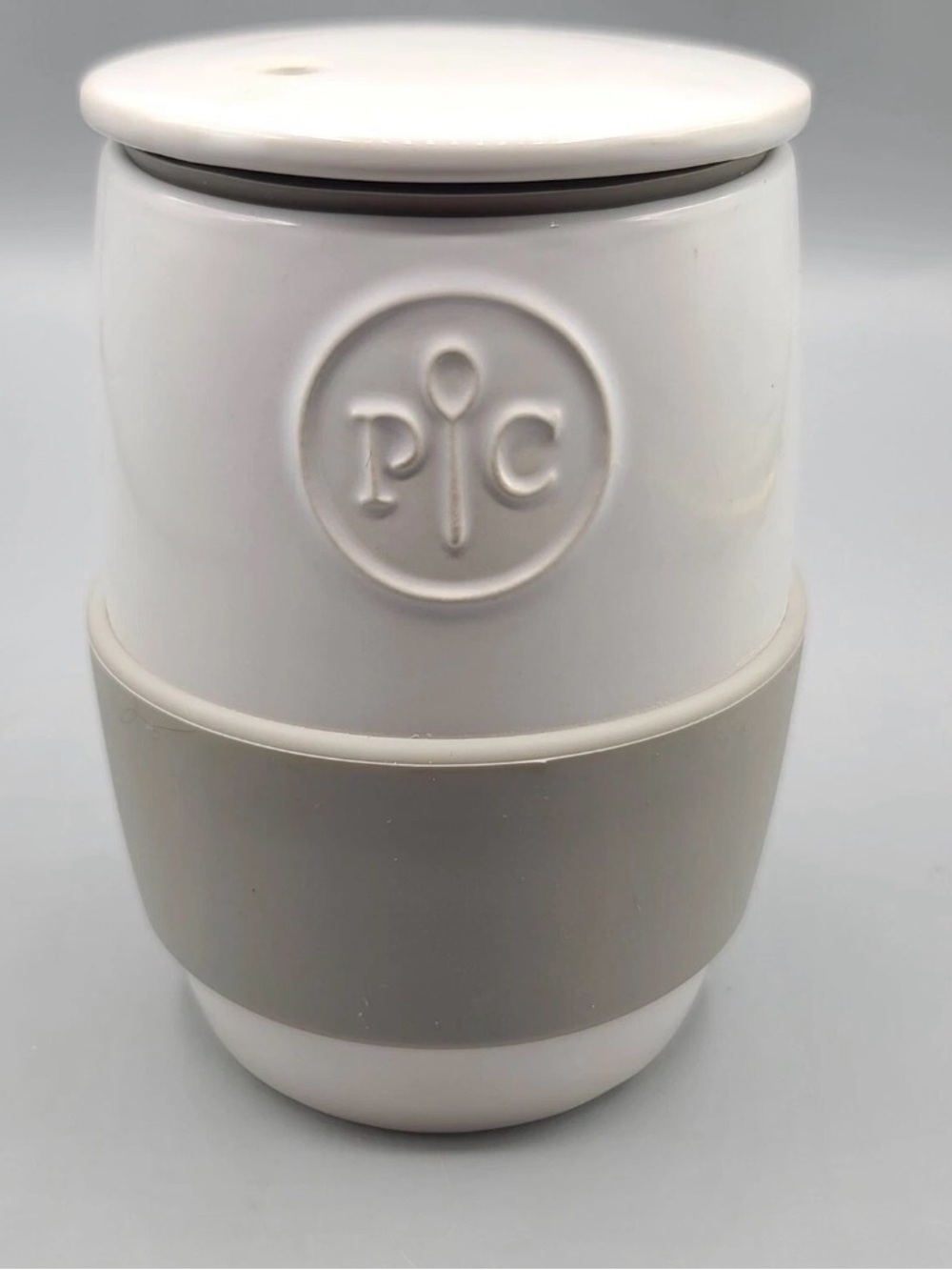 Pampered Chef White Ceramic cooker  with Light Gray Grip Sleeve